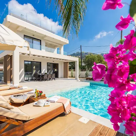 Infinity Ena Kalamáki