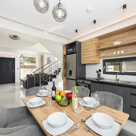 Infinity Ena Villa Kalamáki